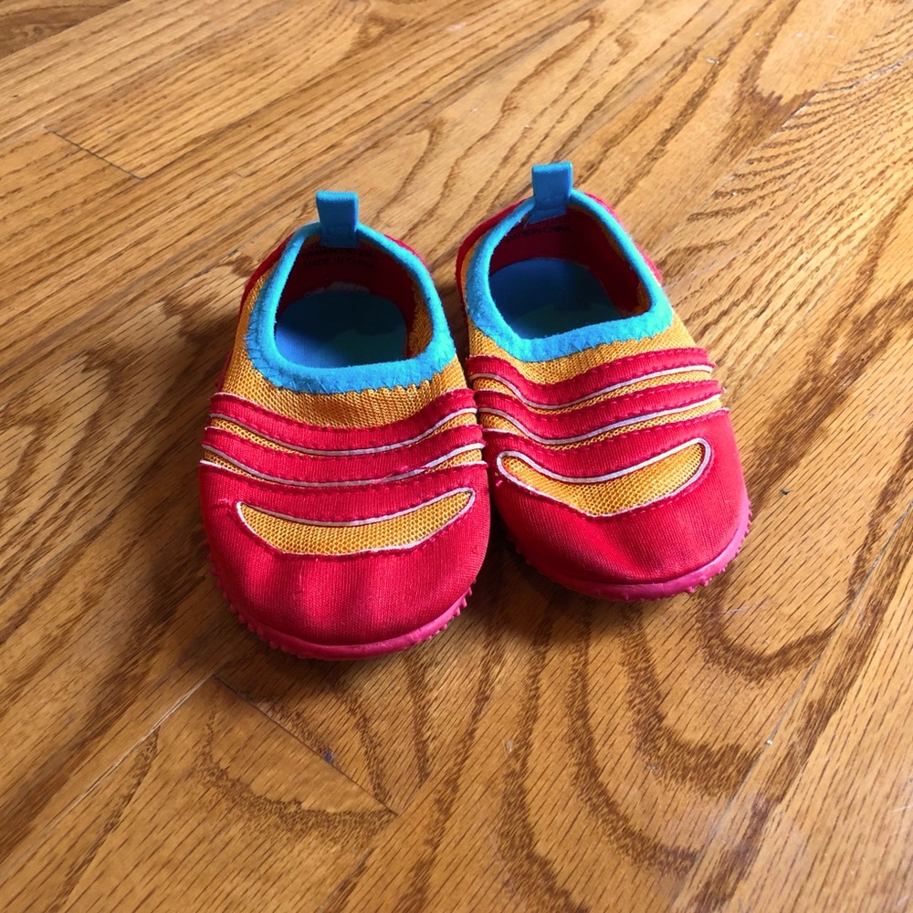 H & M toddler water shoes